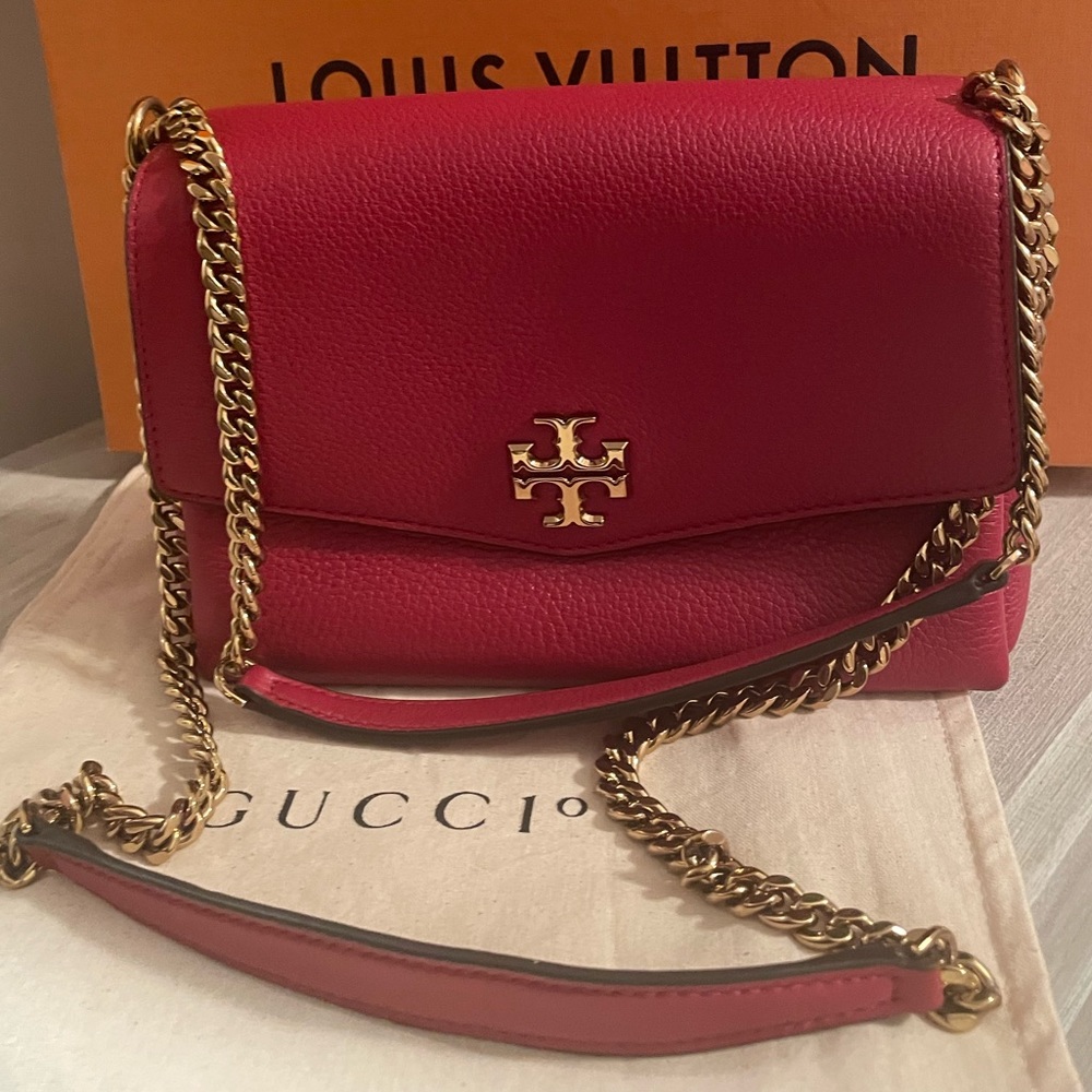 Tory Burch Crossbody Pull-through gold chain
